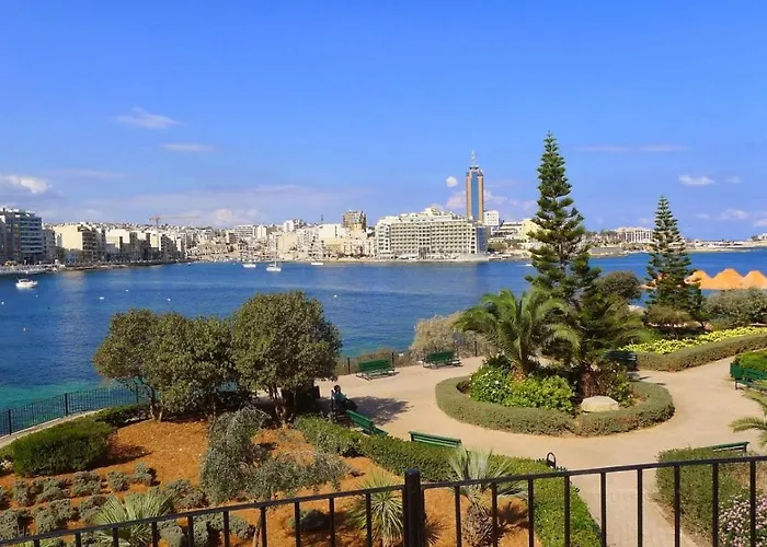 Luxe With Valletta And Harbour Views