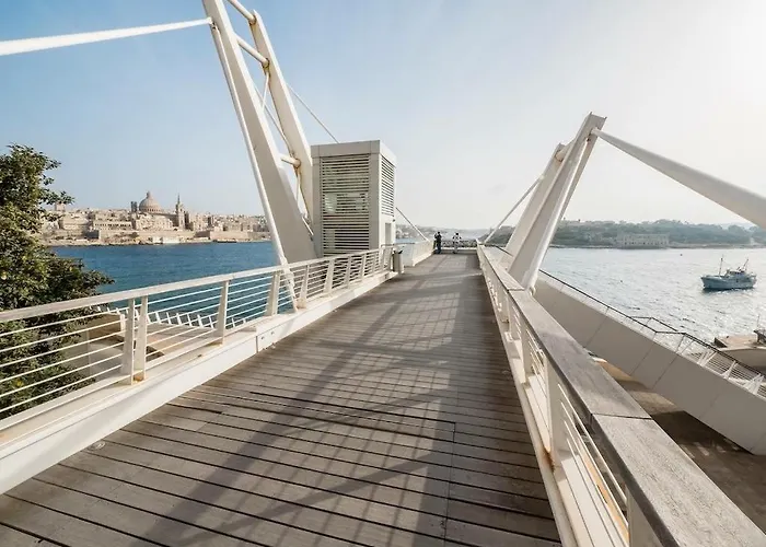 Luxe With Valletta And Harbour Views スリーマ